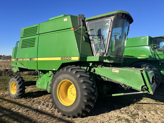 1989 John Deere 9500 Combine
