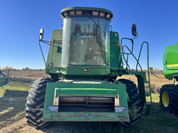 1989 John Deere 9500 Combine
