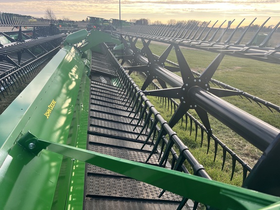 2024 John Deere RD40F Header Combine