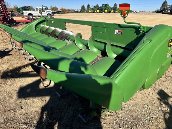 2010 John Deere 608C Header Corn Head