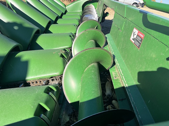 2010 John Deere 608C Header Corn Head
