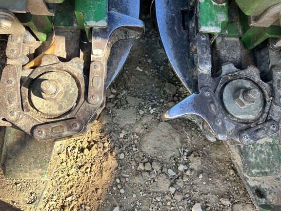 2010 John Deere 608C Header Corn Head