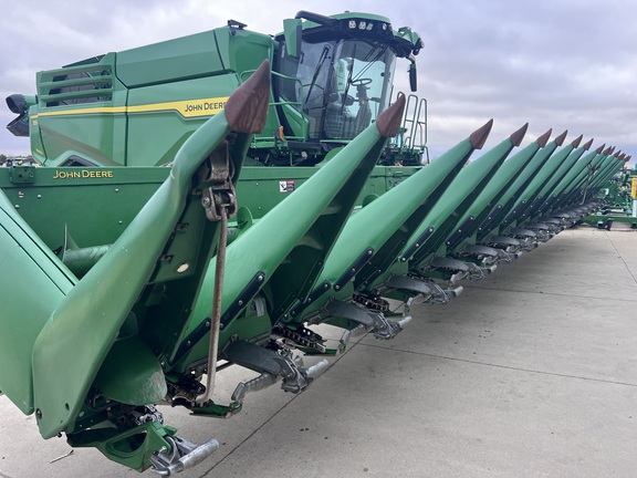 2014 John Deere 616C Header Corn Head
