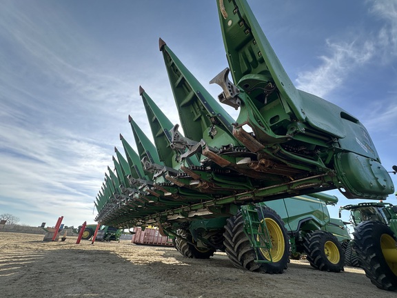 2014 John Deere 616C Header Corn Head