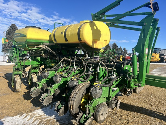 John Deere 1775NT Planter