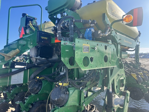 John Deere 1775NT Planter