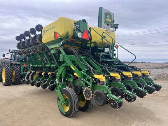 2022 John Deere 1795 Planter