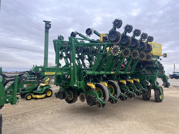 2022 John Deere 1795 Planter