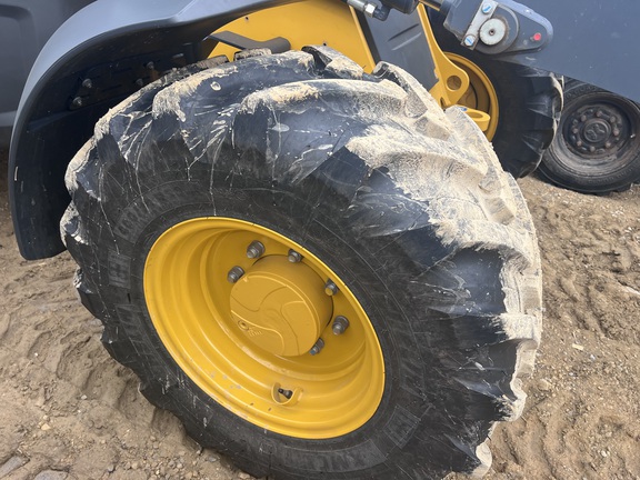 2020 John Deere 324L Compact Utility Loader