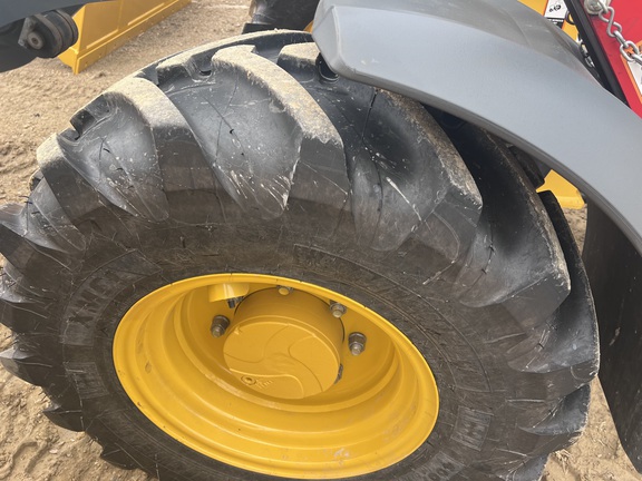 2020 John Deere 324L Compact Utility Loader