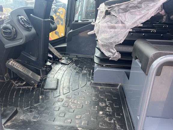 2020 John Deere 324L Compact Utility Loader