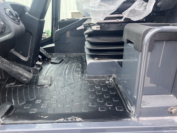 2023 John Deere 324L Compact Utility Loader