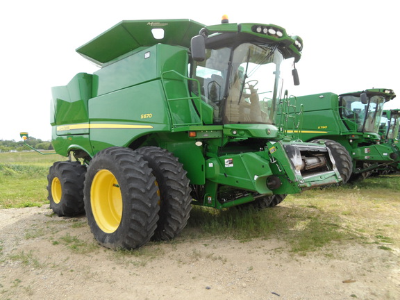 2015 John Deere S670 Combine