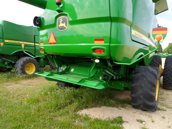 2015 John Deere S670 Combine
