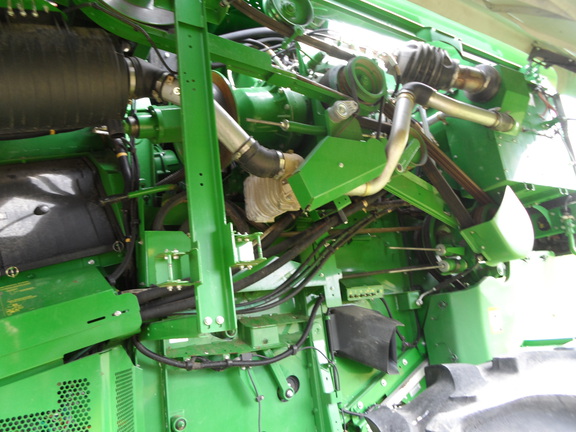 2015 John Deere S670 Combine