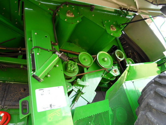 2015 John Deere S670 Combine