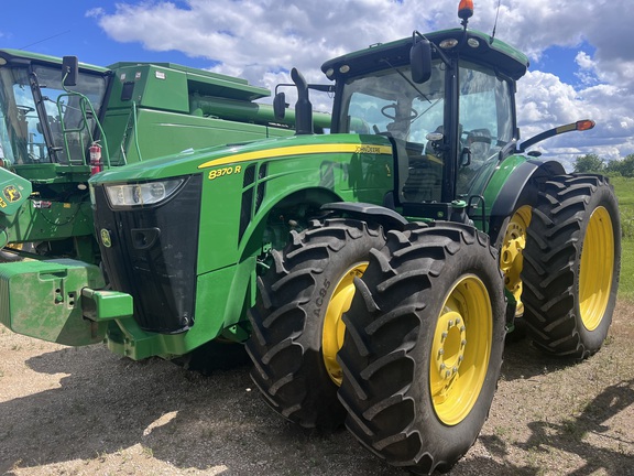 2015 John Deere 8370R Tractor