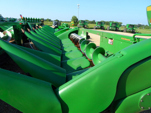 2016 John Deere 608C Header Corn Head