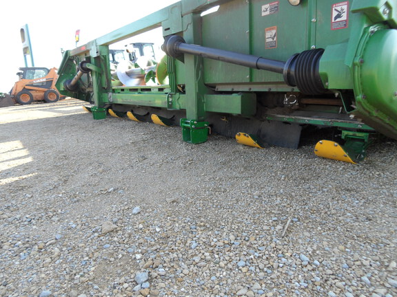 2016 John Deere 608C Header Corn Head