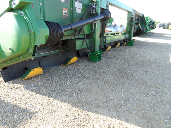 2016 John Deere 608C Header Corn Head