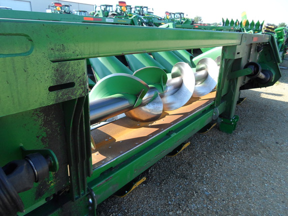 2016 John Deere 608C Header Corn Head