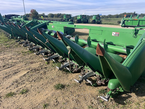 2008 John Deere 608C Header Corn Head