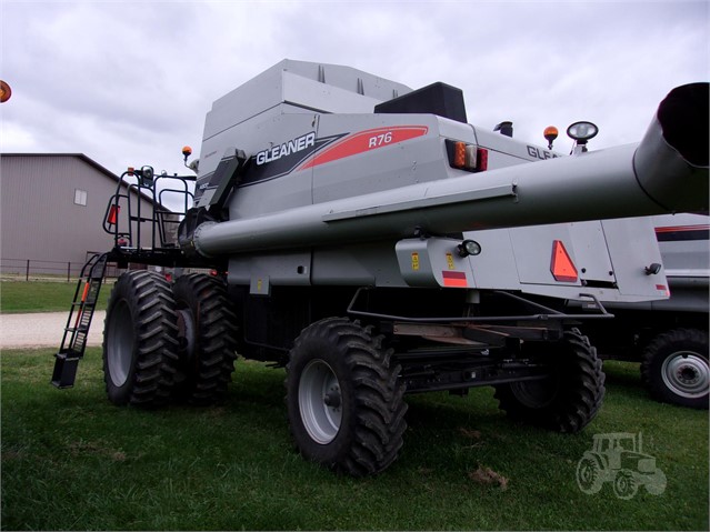 2011 Gleaner R76 Combine