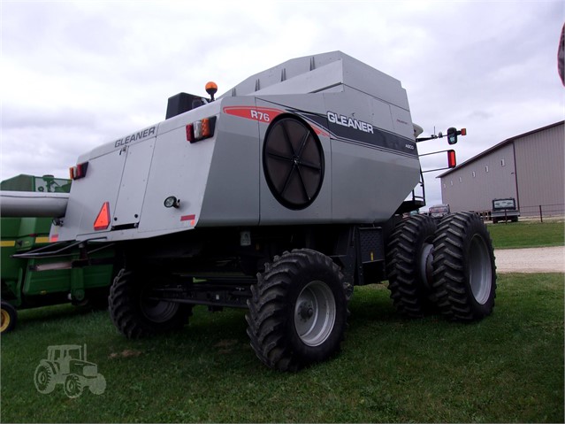 2011 Gleaner R76 Combine