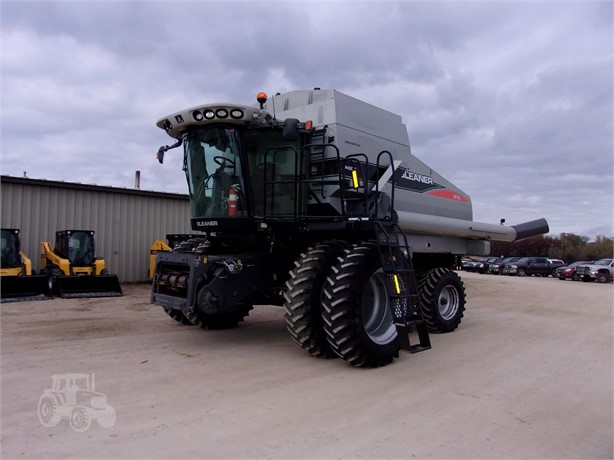 2011 Gleaner R76 Combine