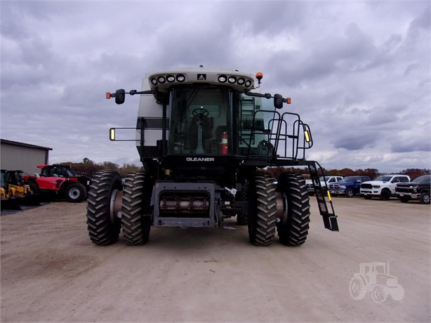 2011 Gleaner R76 Combine