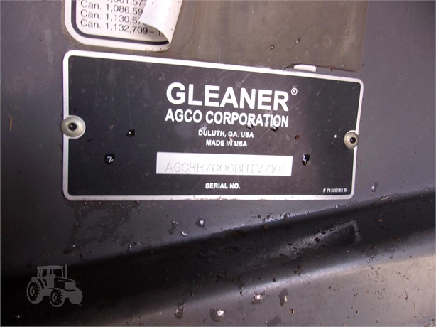 2011 Gleaner R76 Combine