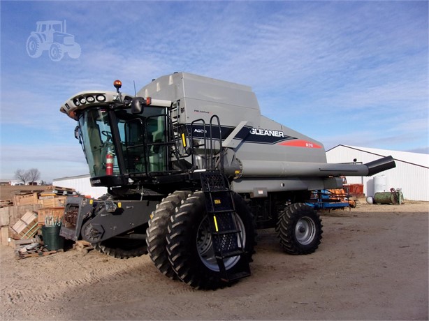 2011 Gleaner R76 Combine