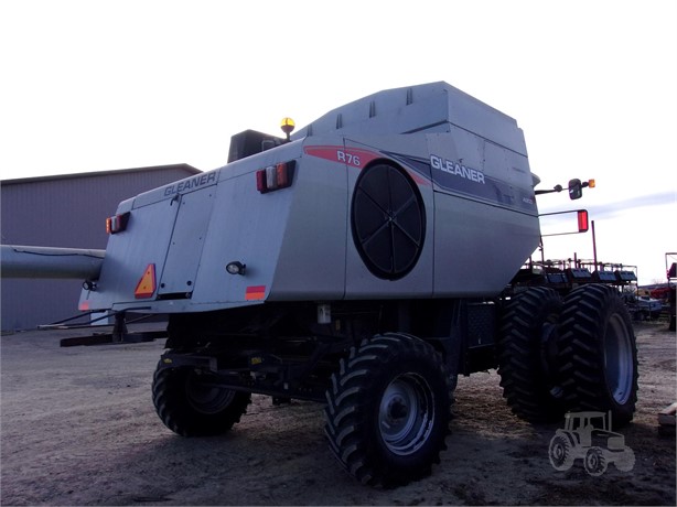 2011 Gleaner R76 Combine