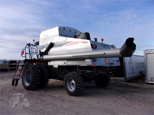 2011 Gleaner R76 Combine