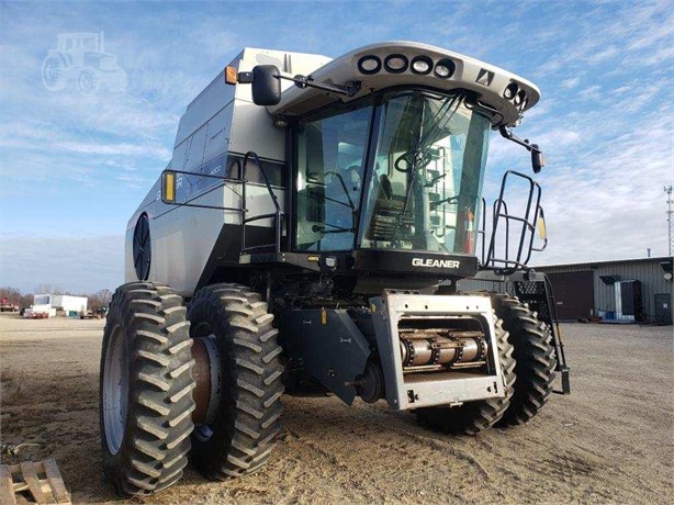 2011 Gleaner R76 Combine