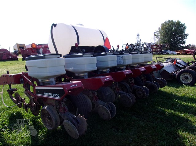 2005 White 6106 Planter