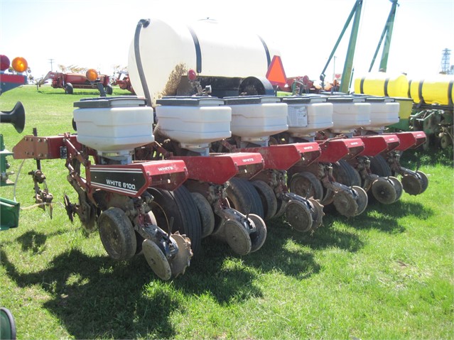 2005 White 6106 Planter