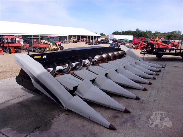 2004 Gleaner 3000 Header Corn Head