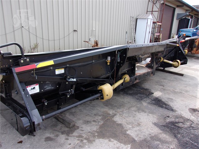 2004 Gleaner 3000 Header Corn Head