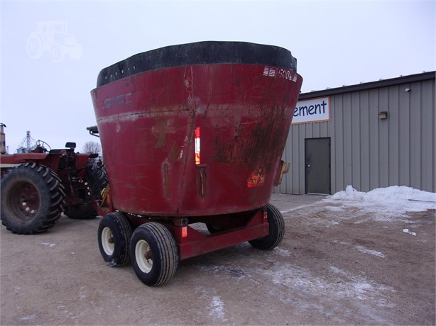 Supreme 500 Feed Wagon