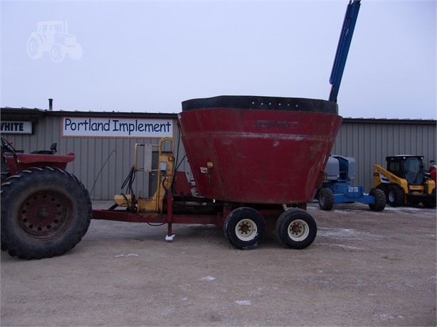 Supreme 500 Feed Wagon