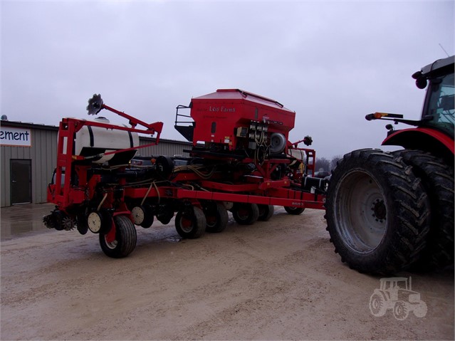 2013 White 8523 Planter