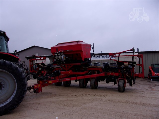 2013 White 8523 Planter