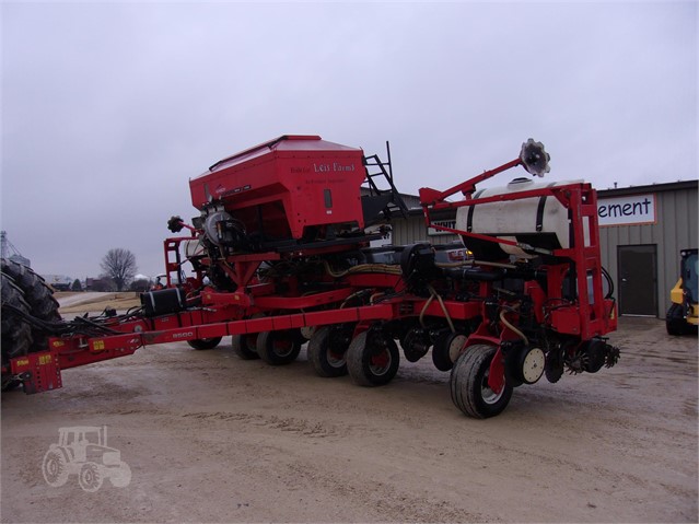 2013 White 8523 Planter