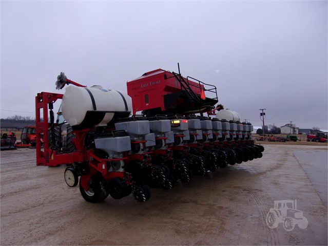 2013 White 8523 Planter