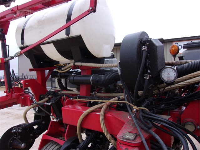 2013 White 8523 Planter