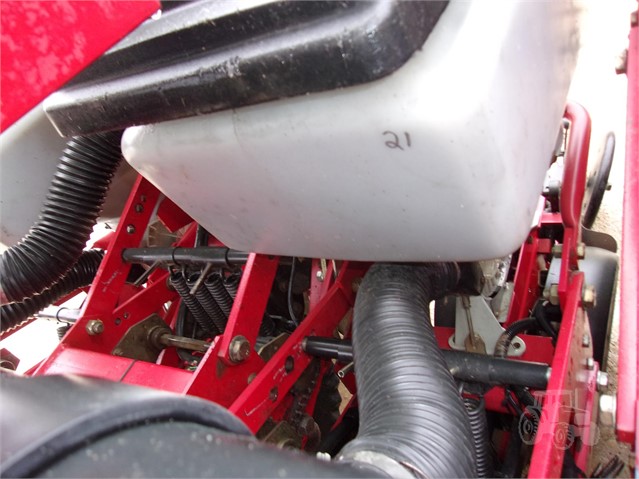 2013 White 8523 Planter