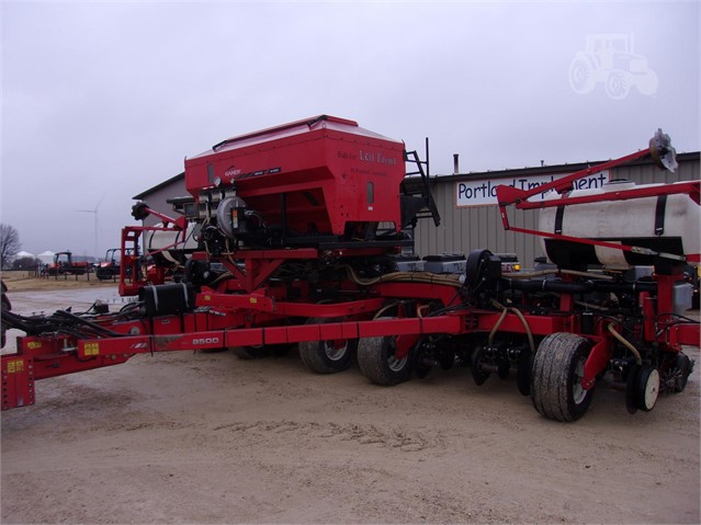 2013 White 8523 Planter