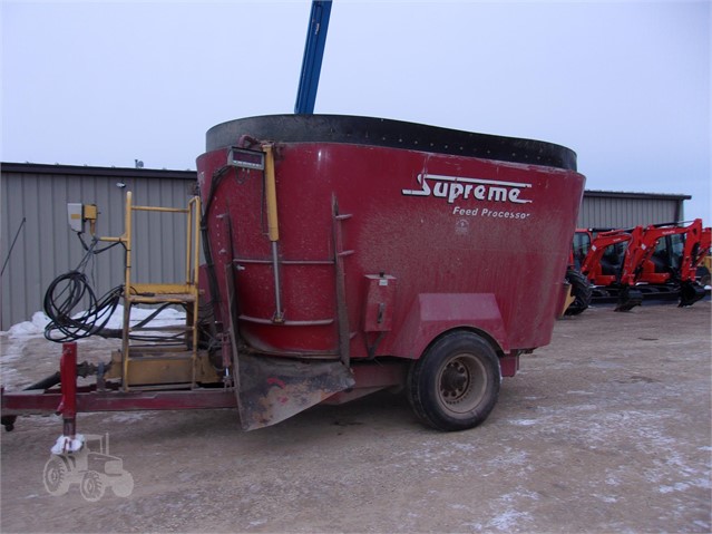 Supreme 500T Feed Wagon