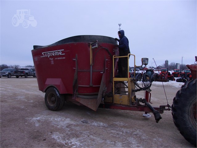 Supreme 500T Feed Wagon